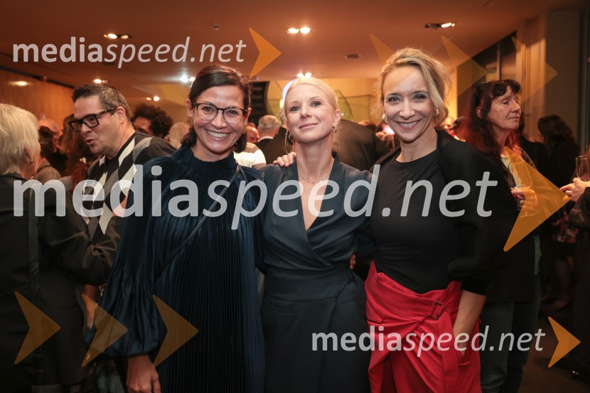  Simona  Belle, služba za stike z javnostmi MGL;  Tjaša  Železnik, igralka;  Mojca Funkl, igralkaFantazijska satira Zmaj, premiera MGL