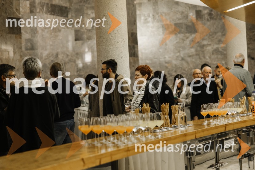 1982, krstna uprizoritev v SNG Nova Gorica