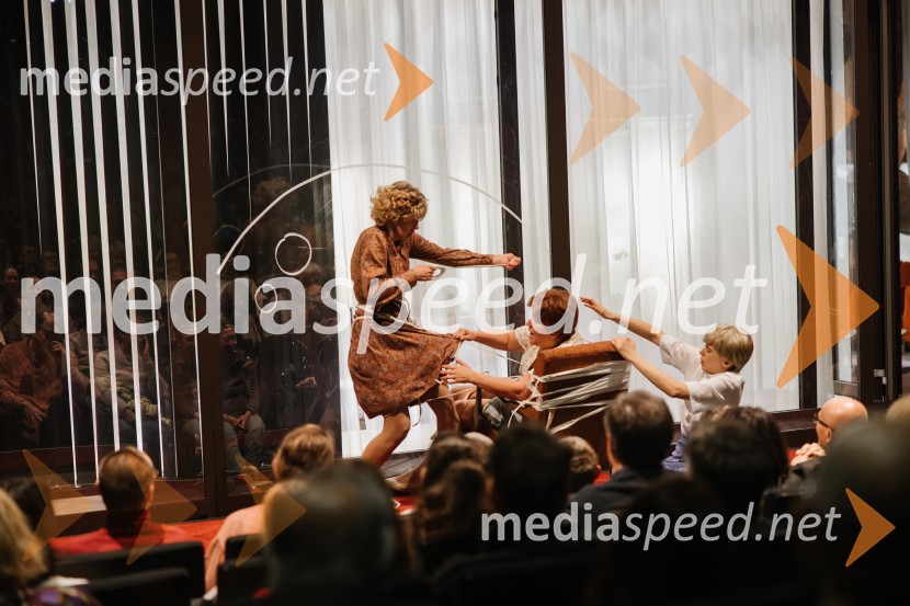 1982, krstna uprizoritev v SNG Nova Gorica