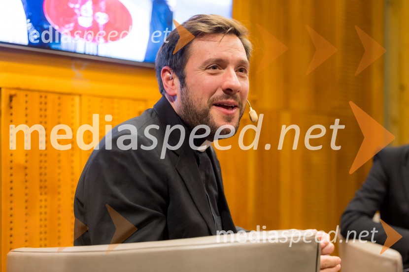 Martin Golob gost v skednju Škrabčeve domačije