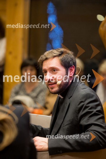 Martin Golob gost v skednju Škrabčeve domačije