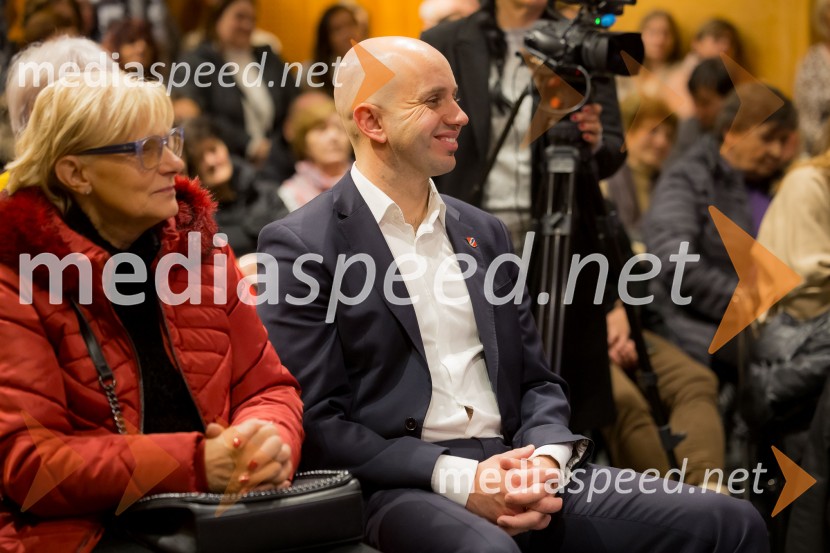 Martin Golob gost v skednju Škrabčeve domačije