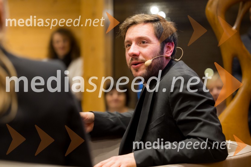 Martin Golob gost v skednju Škrabčeve domačije