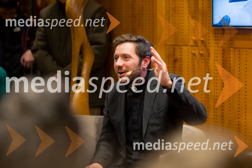 Martin Golob gost v skednju Škrabčeve domačije