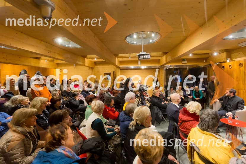 Martin Golob gost v skednju Škrabčeve domačije