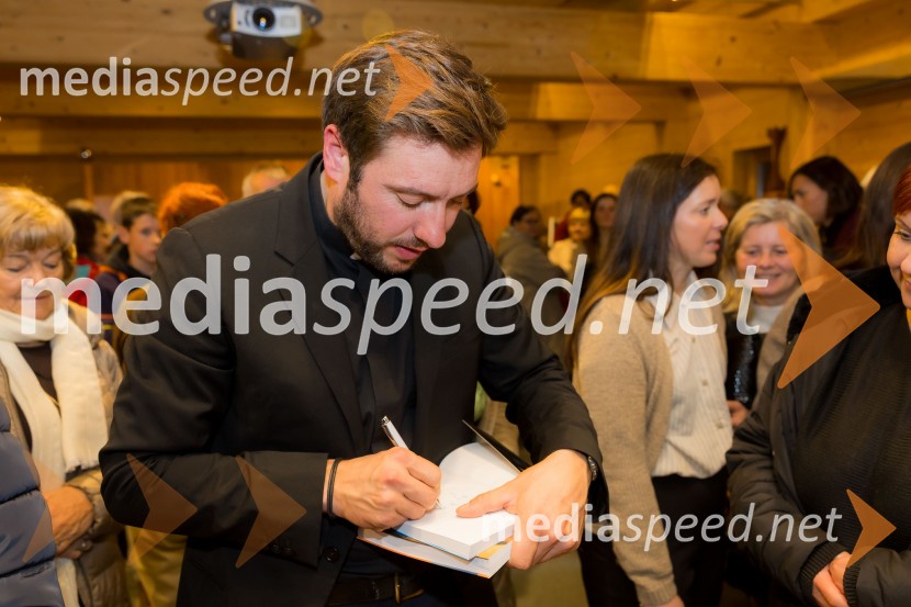 Martin Golob gost v skednju Škrabčeve domačije