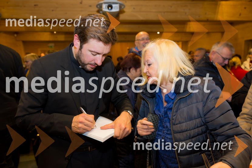 Martin Golob gost v skednju Škrabčeve domačije