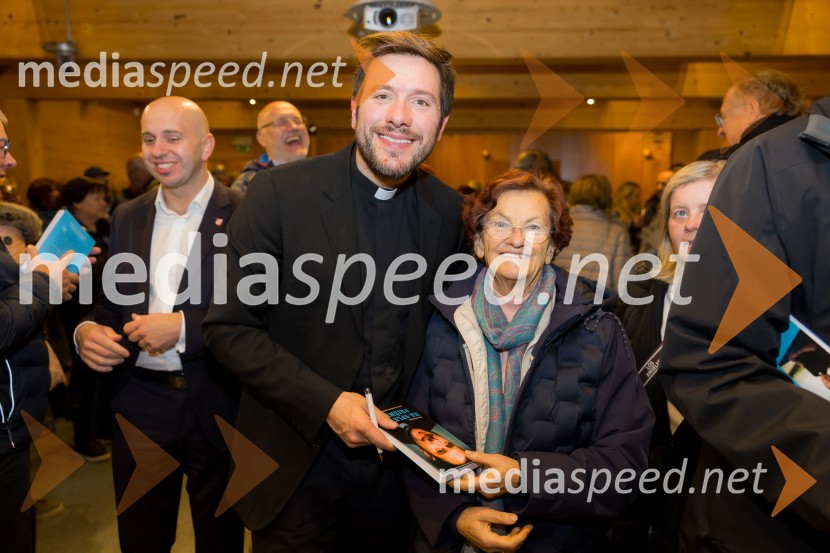 Martin Golob gost v skednju Škrabčeve domačije