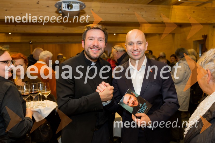 Martin Golob gost v skednju Škrabčeve domačije