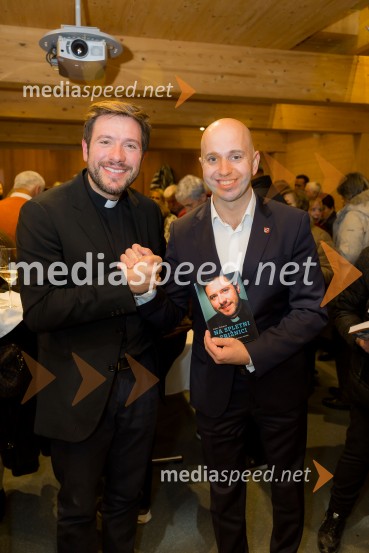 Martin Golob gost v skednju Škrabčeve domačije