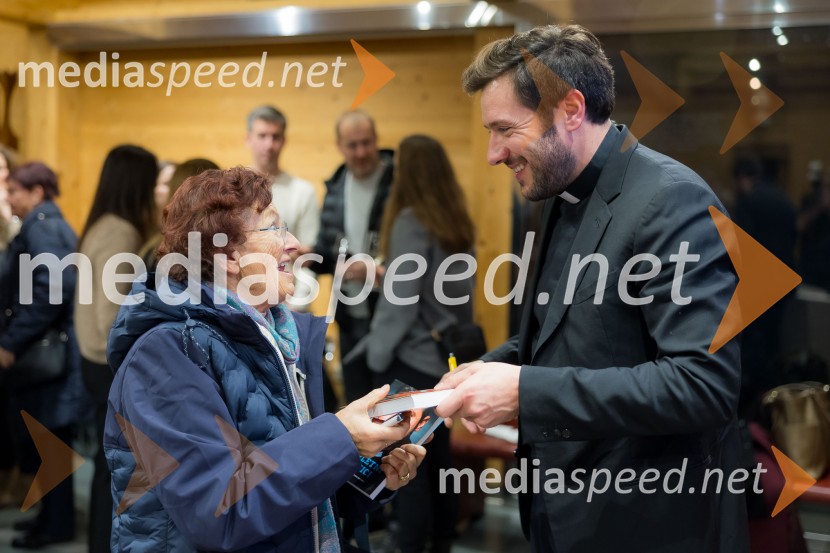 Martin Golob gost v skednju Škrabčeve domačije