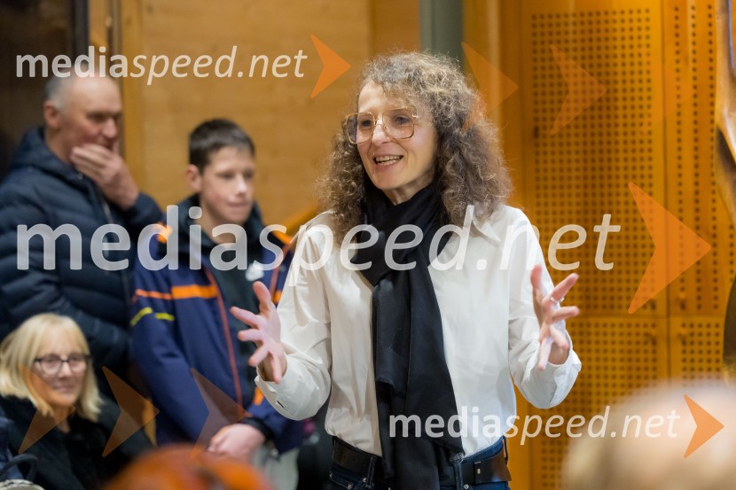 Martin Golob gost v skednju Škrabčeve domačije