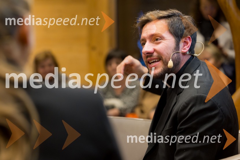 Martin Golob gost v skednju Škrabčeve domačije