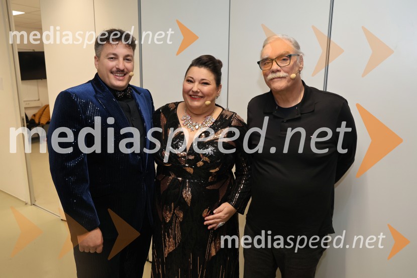  Žan  Papič, stand up komik;  Urška Vučak Markež, igralka;  ... Silvestrski pozdrav 2025, snemanje oddaje v Dvorani Tabor