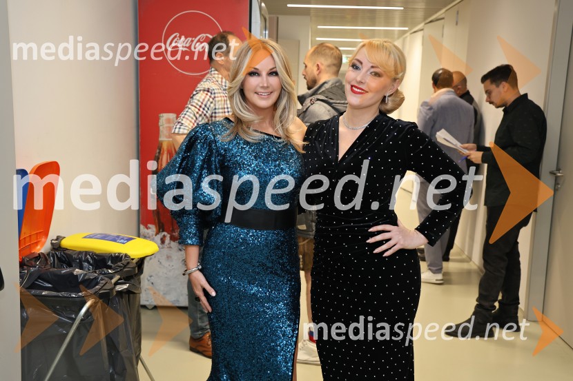  Saša Lendero, pevka, voditeljica;  Tjaša  Platovšek, voditeljica in urednica, RTV SLOSilvestrski pozdrav 2025, snemanje oddaje v Dvorani Tabor