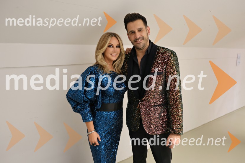  Saša Lendero, pevka, voditeljica;  Domen Kumer, pevecSilvestrski pozdrav 2025, snemanje oddaje v Dvorani Tabor