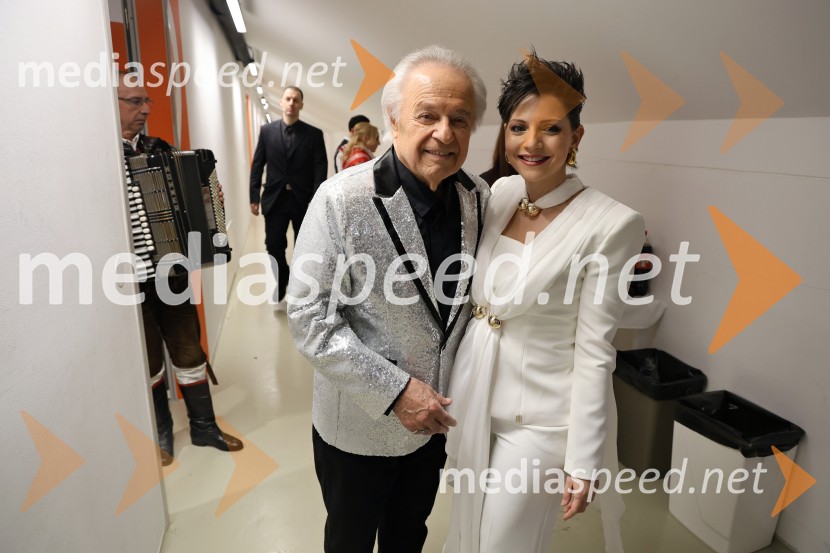  Alfi Nipič, pevec;  Tanja Žagar, pevkaSilvestrski pozdrav 2025, snemanje oddaje v Dvorani Tabor