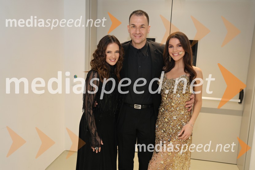  Nina Pušlar, pevka;  Matevž Greifoner;  Vesna Ponorac, igralka, moderatorkaSilvestrski pozdrav 2025, snemanje oddaje v Dvorani Tabor