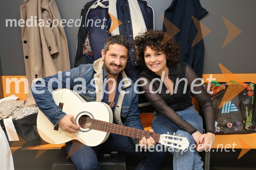  Jernej Tozon, pevec, skupina Čuki;  Petra  PotrebuješSilvestrski pozdrav 2025, snemanje oddaje v Dvorani Tabor