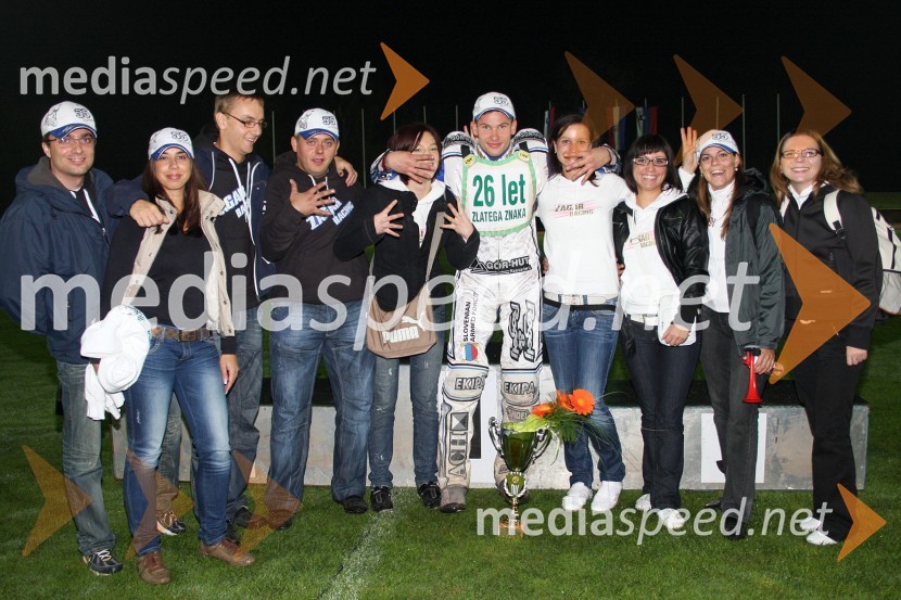 Matej Žagar, osmi naslov državnega prvaka Slovenije med posamezniki in njegovi navijačiSpeedway, DP posameznikov Slovenije in Hrvaške, 4. dirka, FINALE
