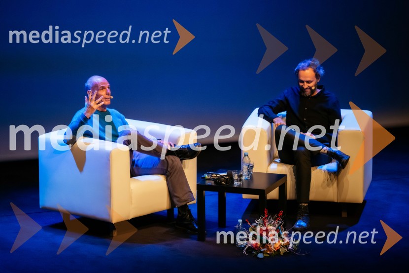 Janis Varufakis v Kritičnem kabaretu Cankarjevega doma