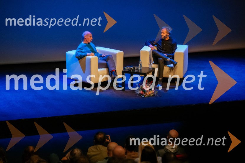 Janis Varufakis v Kritičnem kabaretu Cankarjevega doma