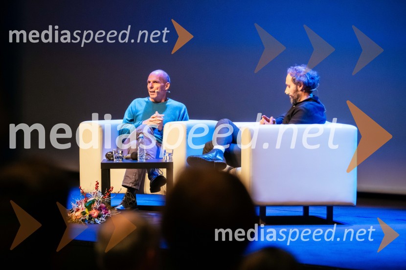 Janis Varufakis v Kritičnem kabaretu Cankarjevega doma