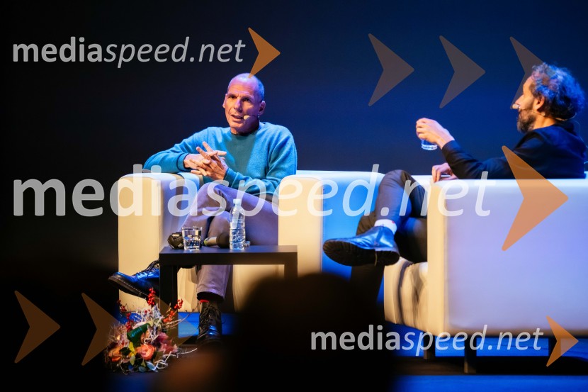 Janis Varufakis v Kritičnem kabaretu Cankarjevega doma