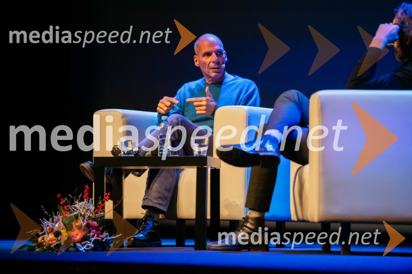 Janis Varufakis v Kritičnem kabaretu Cankarjevega doma