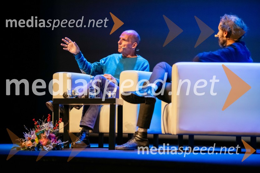 Janis Varufakis v Kritičnem kabaretu Cankarjevega doma