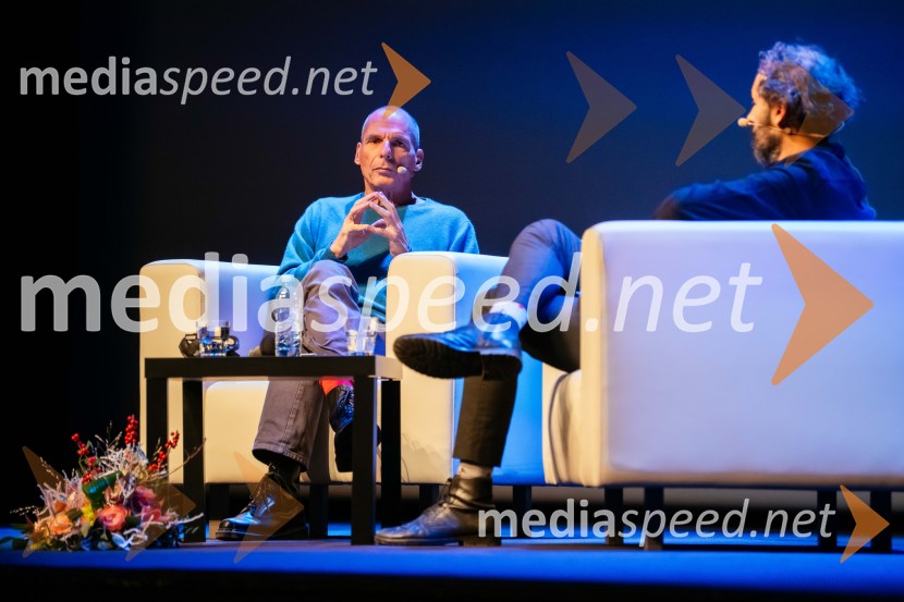 Janis Varufakis v Kritičnem kabaretu Cankarjevega doma