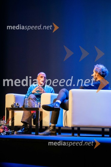 Janis Varufakis v Kritičnem kabaretu Cankarjevega doma