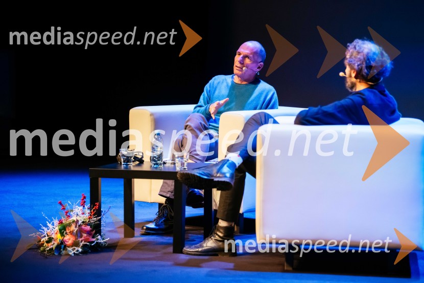 Janis Varufakis v Kritičnem kabaretu Cankarjevega doma