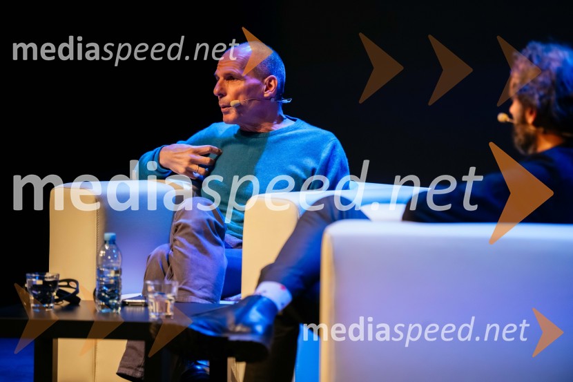 Janis Varufakis v Kritičnem kabaretu Cankarjevega doma