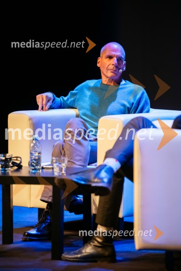 Janis Varufakis v Kritičnem kabaretu Cankarjevega doma