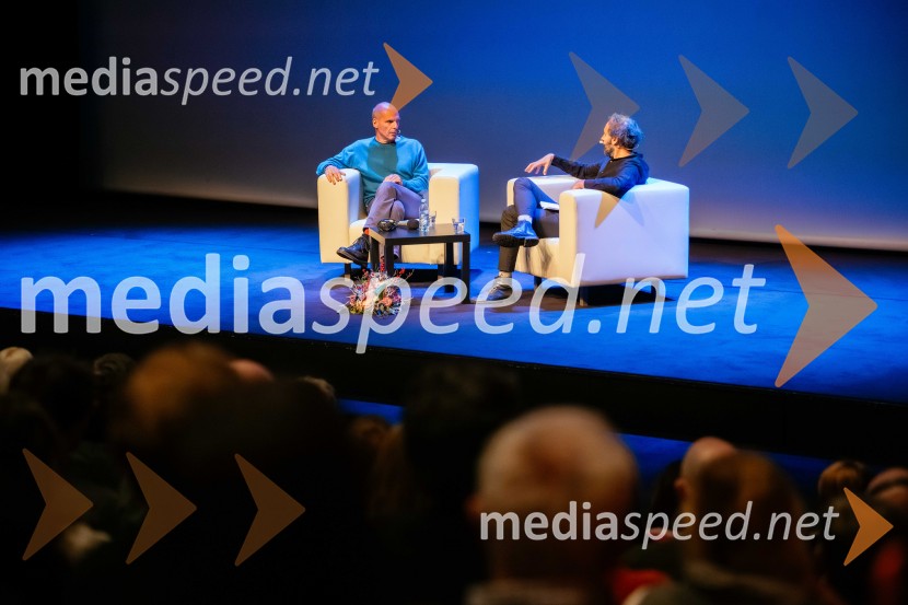 Janis Varufakis v Kritičnem kabaretu Cankarjevega doma