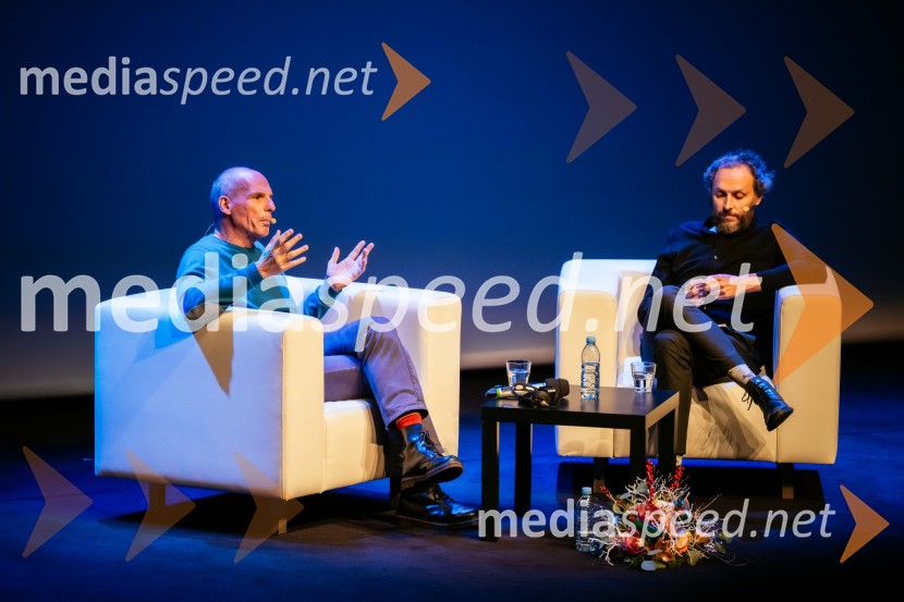 Janis Varufakis v Kritičnem kabaretu Cankarjevega doma