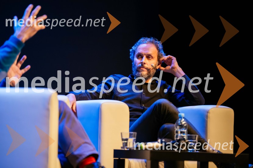 Janis Varufakis v Kritičnem kabaretu Cankarjevega doma