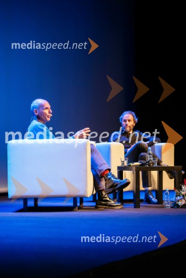 Janis Varufakis v Kritičnem kabaretu Cankarjevega doma