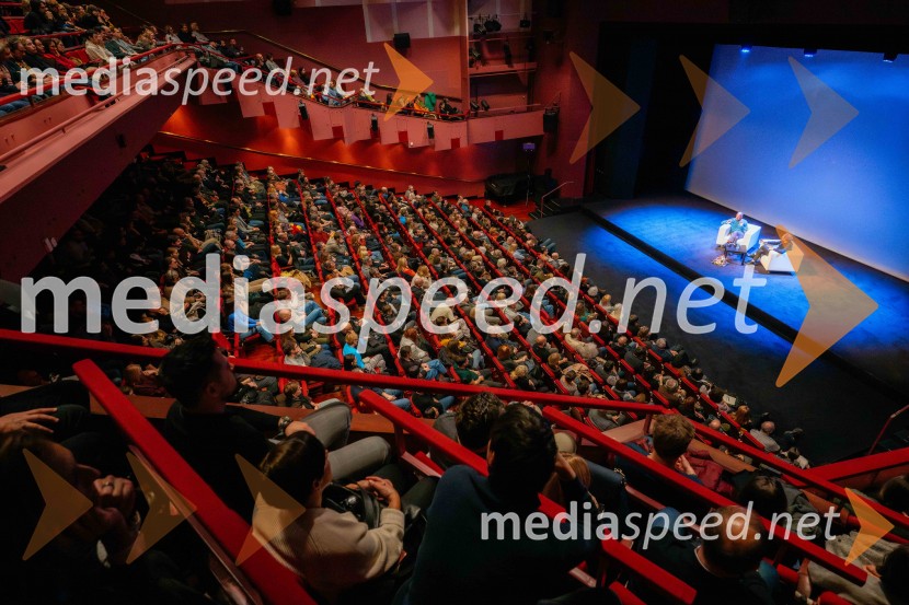 Janis Varufakis v Kritičnem kabaretu Cankarjevega doma