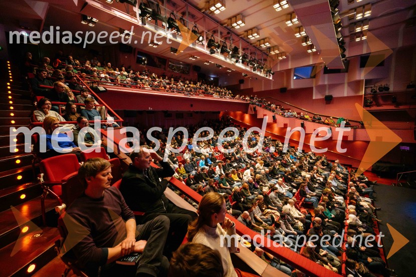 Janis Varufakis v Kritičnem kabaretu Cankarjevega doma