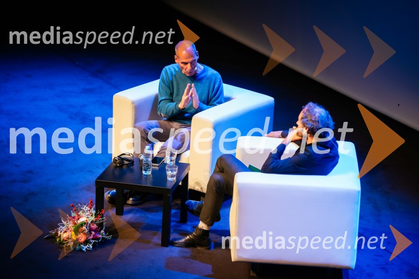 Janis Varufakis v Kritičnem kabaretu Cankarjevega doma