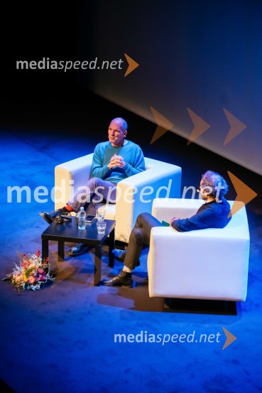 Janis Varufakis v Kritičnem kabaretu Cankarjevega doma