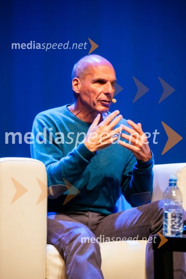 Janis Varufakis v Kritičnem kabaretu Cankarjevega doma