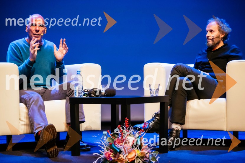 Janis Varufakis v Kritičnem kabaretu Cankarjevega doma