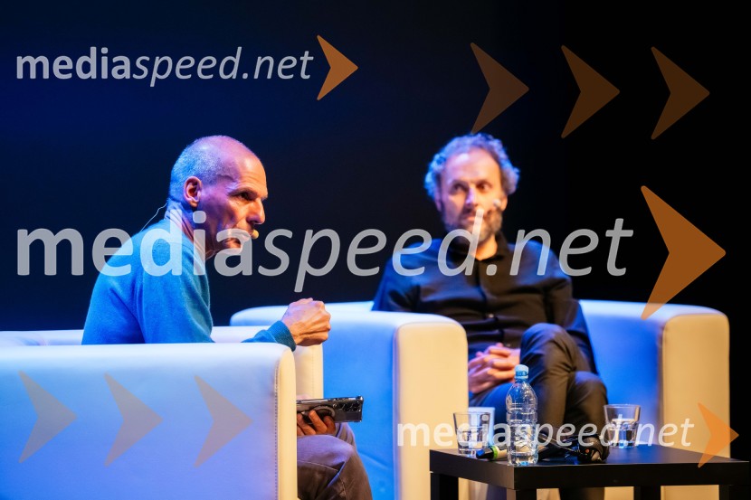 Janis Varufakis v Kritičnem kabaretu Cankarjevega doma