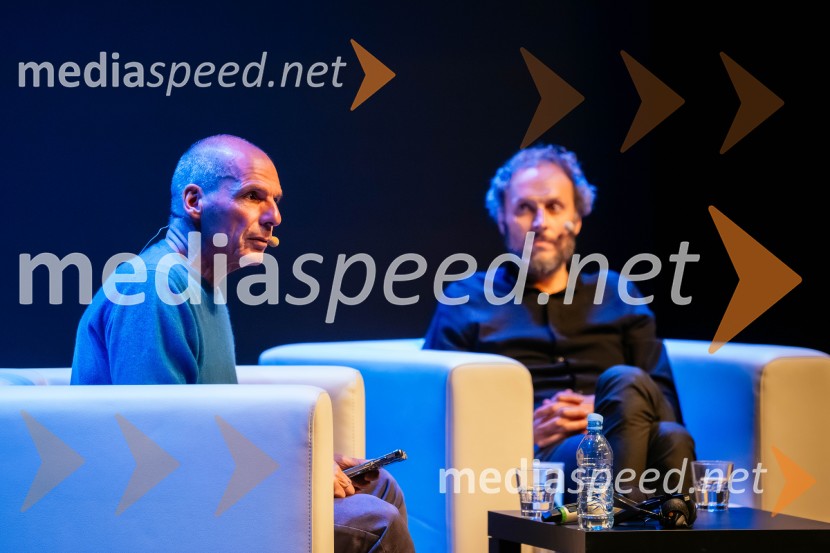 Janis Varufakis v Kritičnem kabaretu Cankarjevega doma