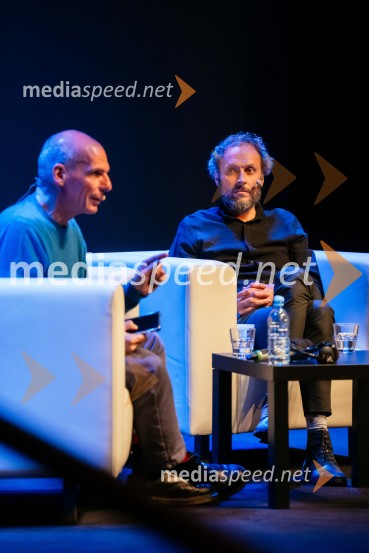 Janis Varufakis v Kritičnem kabaretu Cankarjevega doma