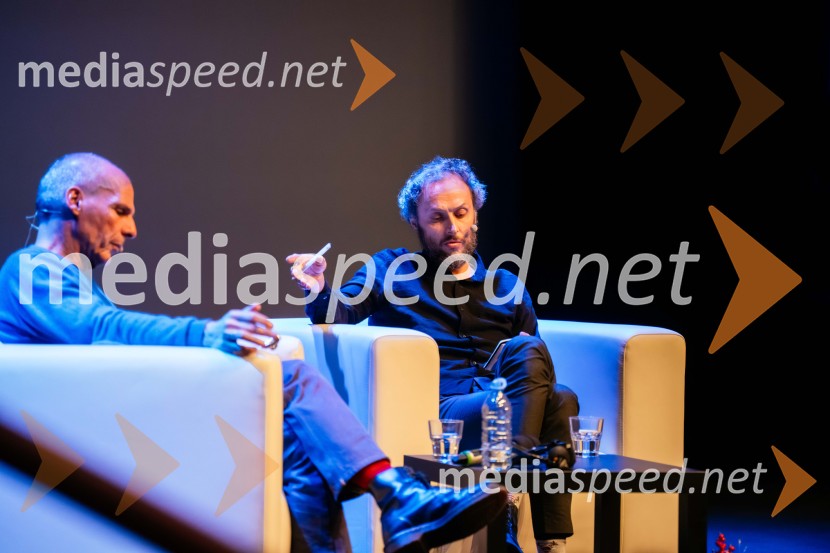 Janis Varufakis v Kritičnem kabaretu Cankarjevega doma