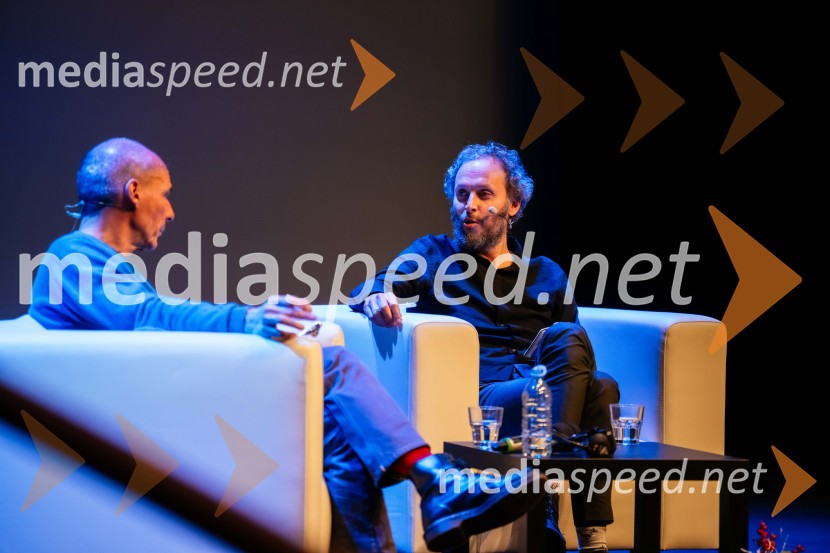 Janis Varufakis v Kritičnem kabaretu Cankarjevega doma